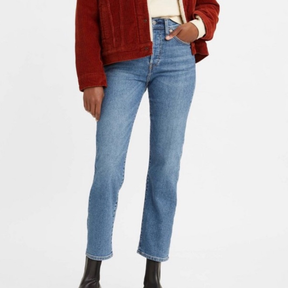 Levi’s wedgie straight jeans size 26. Never worn!!!